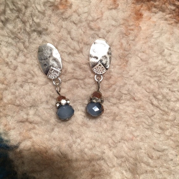 Beauty in Blue crystal earrings NWT - Picture 7 of 7